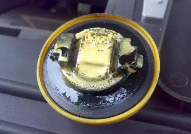 保养剩下的机油,放到明年还能用吗? 保养剩下的机油,放到明年还能用吗?