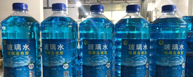 镀膜玻璃水与普通玻璃水区别 镀膜玻璃水与普通玻璃水区别