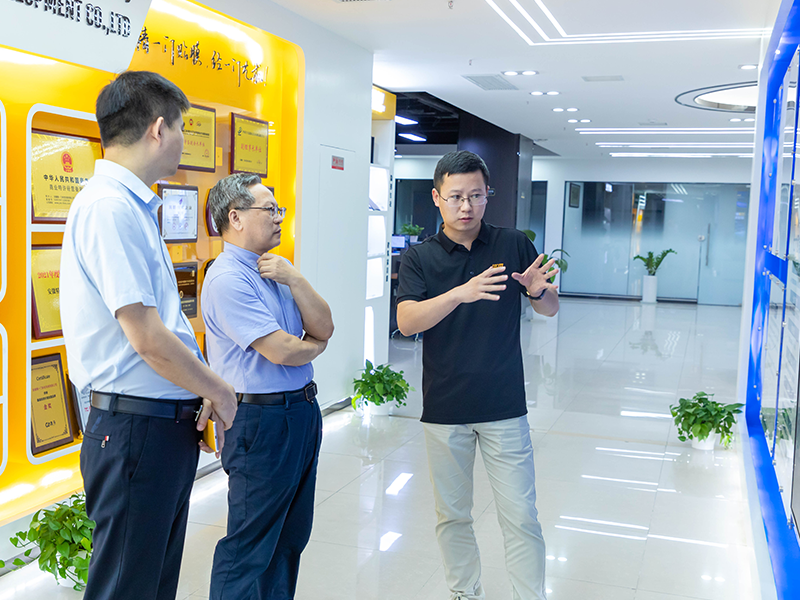 维科技术股份副董事长杨东文率队莅临精一门考察、调研 维科技术股份副董事长杨东文率队莅临精一门考察、调研