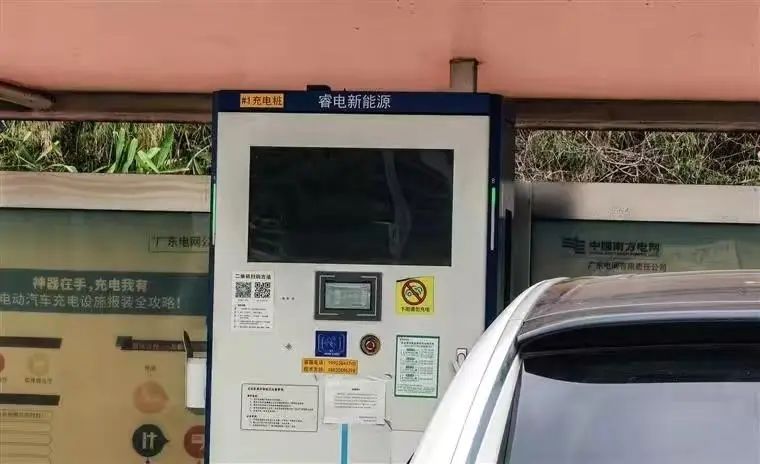 假期高速服务区“一桩难求”,道出了多少电车车主的无奈? 假期高速服务区“一桩难求”,道出了多少电车车主的无奈?