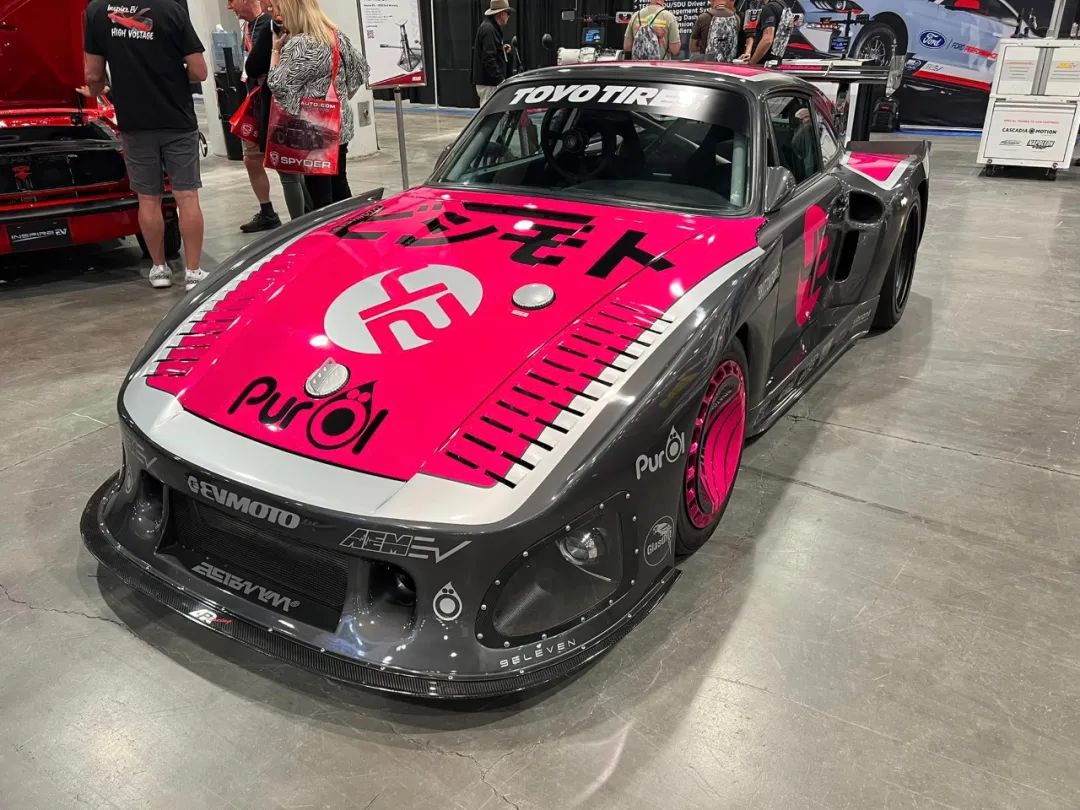 令人兴奋的SEMA SHOW开展了!! 令人兴奋的SEMA SHOW开展了!!