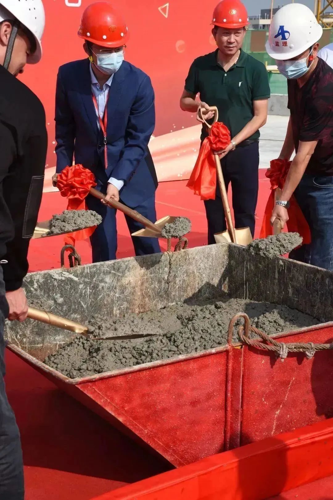 不负所期,喜封金顶 | 爱车小屋总部封顶仪式圆满举行! 不负所期,喜封金顶 | 爱车小屋总部封顶仪式圆满举行!