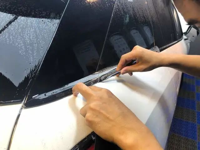隐形车衣施工有讲究 手工裁膜和电脑裁膜有啥区别? 隐形车衣施工有讲究 手工裁膜和电脑裁膜有啥区别?