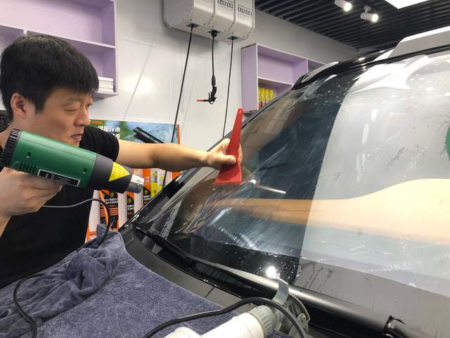 无论夏季还是冬季 给汽车贴膜都是势在必行! 无论夏季还是冬季 给汽车贴膜都是势在必行!