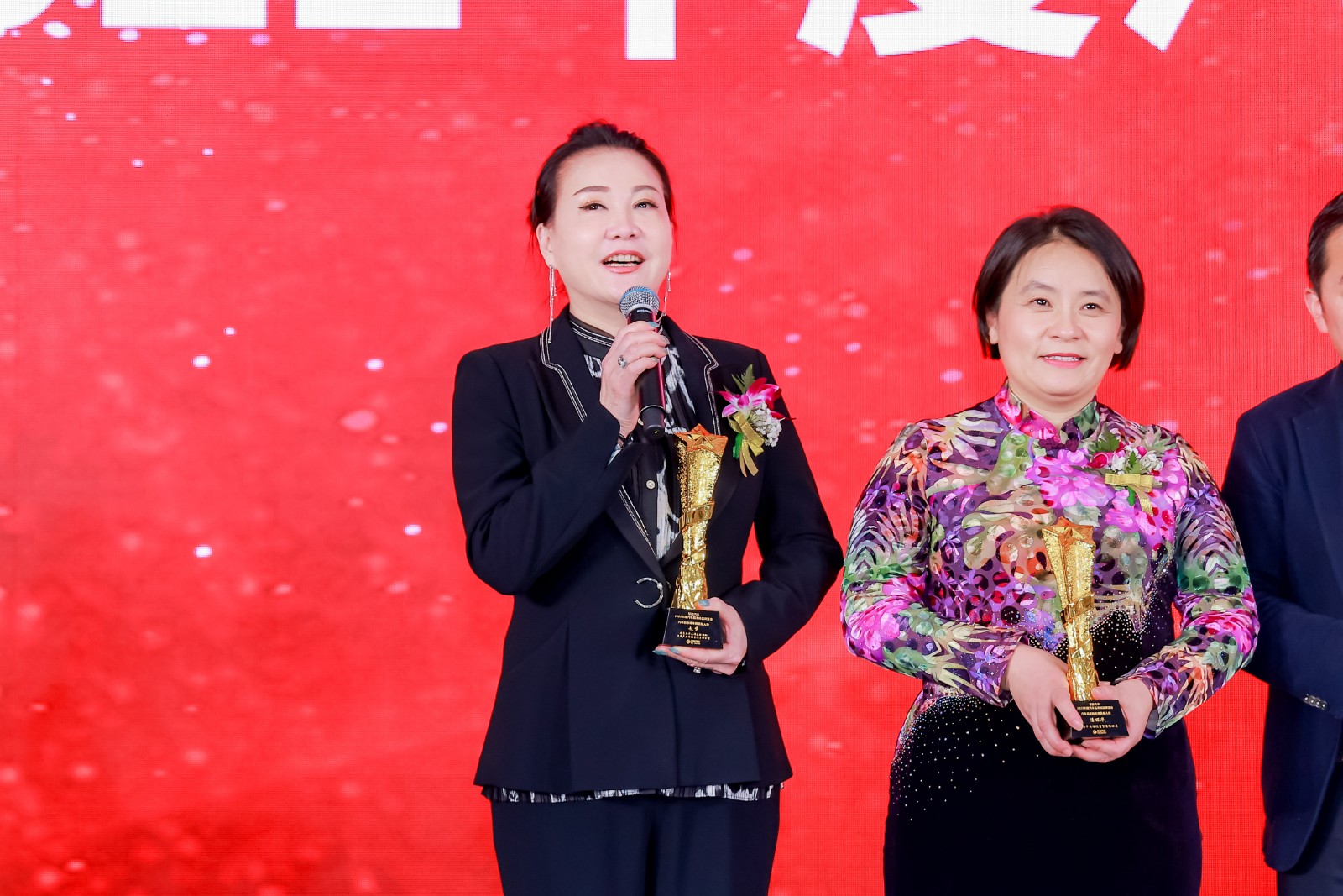 中威车饰杯’慧聪汽车2022年度汽车后市场品牌盛会颁奖揭晓 中威车饰杯’慧聪汽车2022年度汽车后市场品牌盛会颁奖揭晓