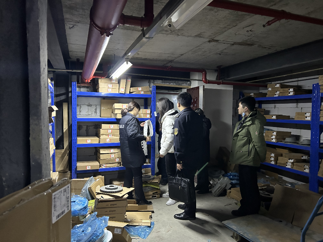 成都武侯公安捣毁一假冒汽车配件销售窝点 成都武侯公安捣毁一假冒汽车配件销售窝点