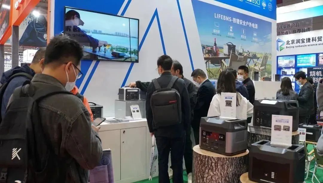聚焦现场丨2023法兰克福汽配展,卡儿酷千份手册一日派空 聚焦现场丨2023法兰克福汽配展,卡儿酷千份手册一日派空
