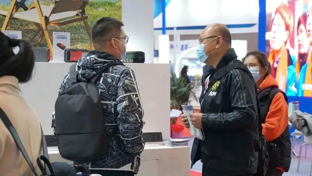 聚焦现场丨2023法兰克福汽配展,卡儿酷千份手册一日派空 聚焦现场丨2023法兰克福汽配展,卡儿酷千份手册一日派空