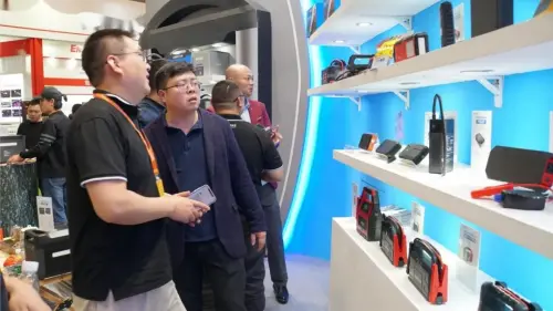 卡儿酷携新品亮相展会,开创汽车电子新潮流 卡儿酷携新品亮相展会,开创汽车电子新潮流