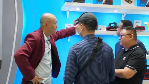 卡儿酷携新品亮相展会,开创汽车电子新潮流 卡儿酷携新品亮相展会,开创汽车电子新潮流
