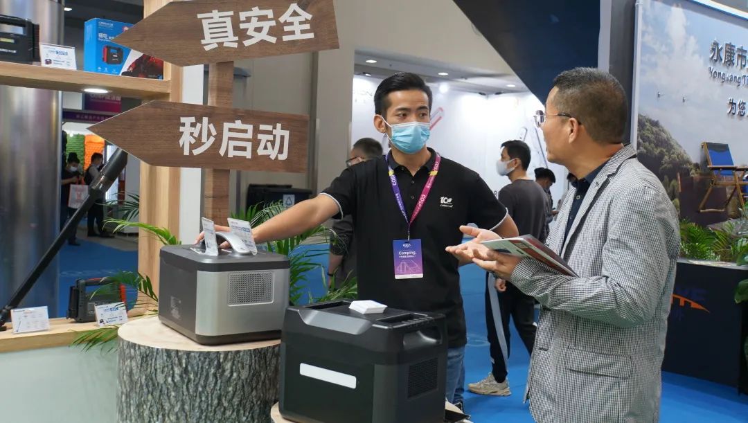 展会上吃火锅,你见过吗? 展会上吃火锅,你见过吗?