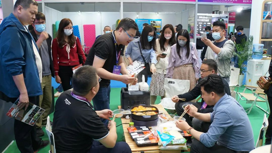 展会上吃火锅,你见过吗? 展会上吃火锅,你见过吗?