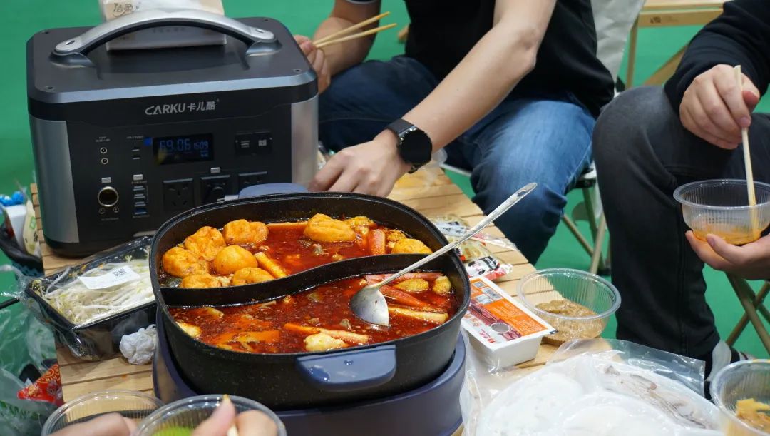 展会上吃火锅,你见过吗? 展会上吃火锅,你见过吗?
