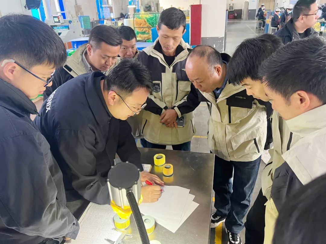 热烈欢迎两广优秀经销商来厂参观指导 热烈欢迎两广优秀经销商来厂参观指导