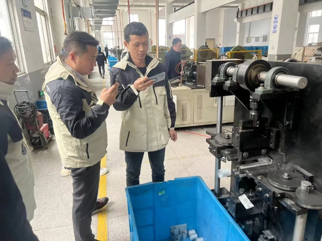 热烈欢迎两广优秀经销商来厂参观指导 热烈欢迎两广优秀经销商来厂参观指导