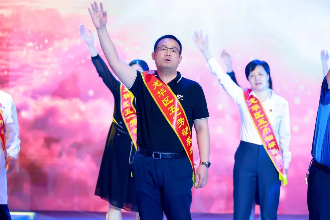 「龙华区五一劳动奖」揭晓,华思旭用行动诠释“劳动最光荣”! 「龙华区五一劳动奖」揭晓,华思旭用行动诠释“劳动最光荣”!