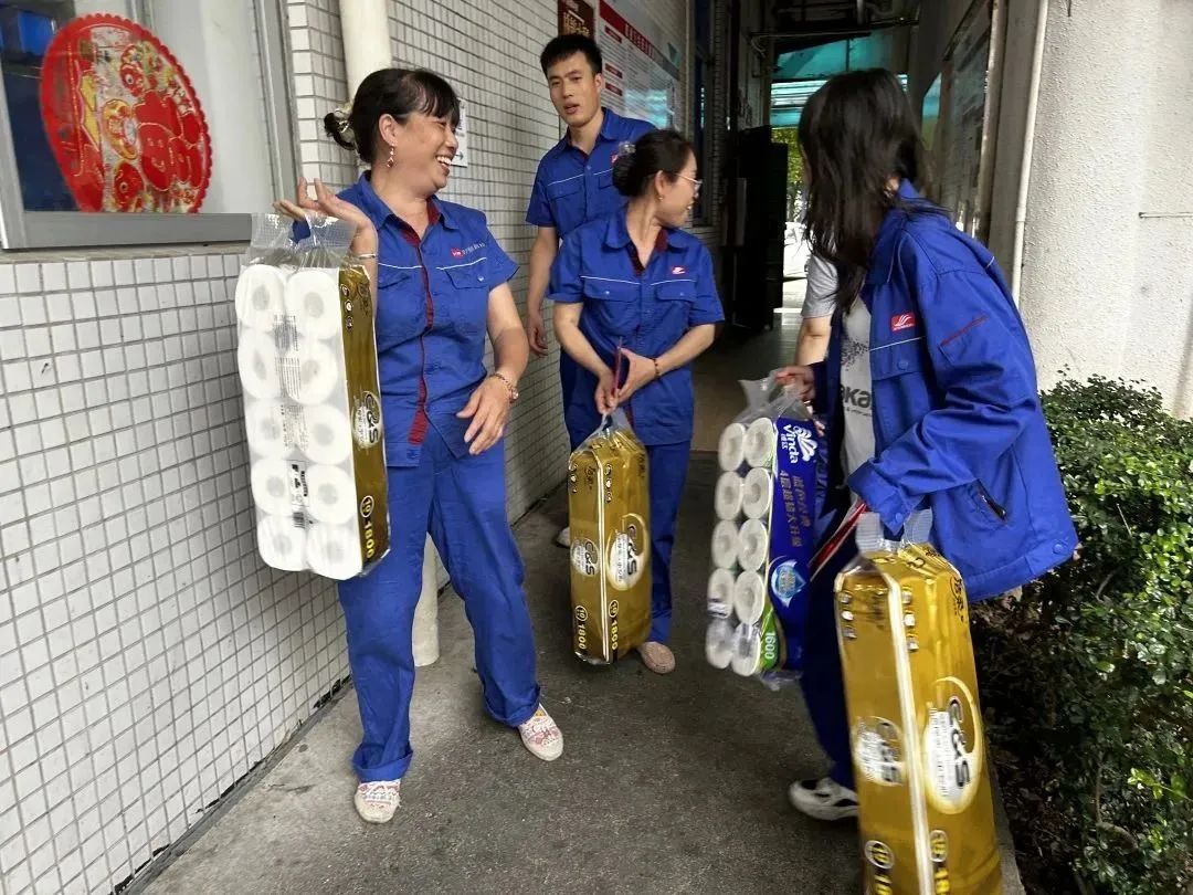 【公司福利】好顺科技为寿星员工送上祝福与礼物 【公司福利】好顺科技为寿星员工送上祝福与礼物