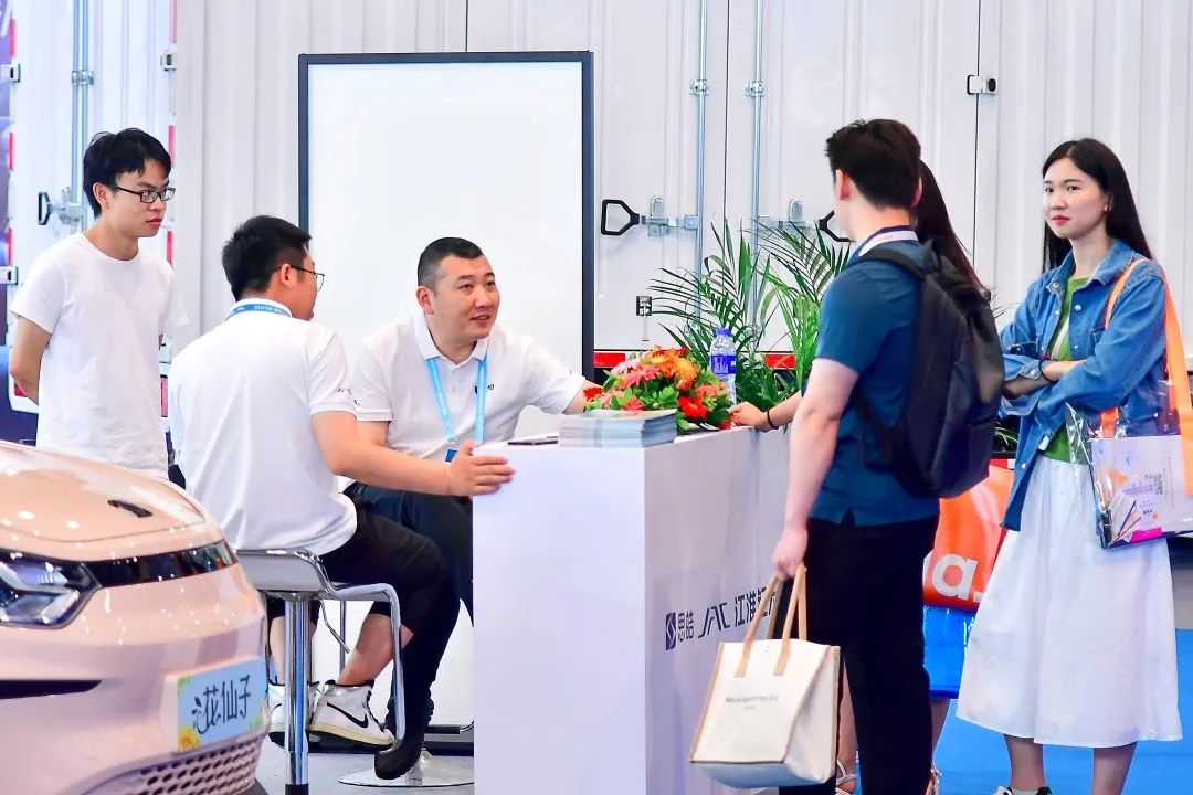 现场直击|第五届西洽会汽摩馆开展第一天! 现场直击|第五届西洽会汽摩馆开展第一天!