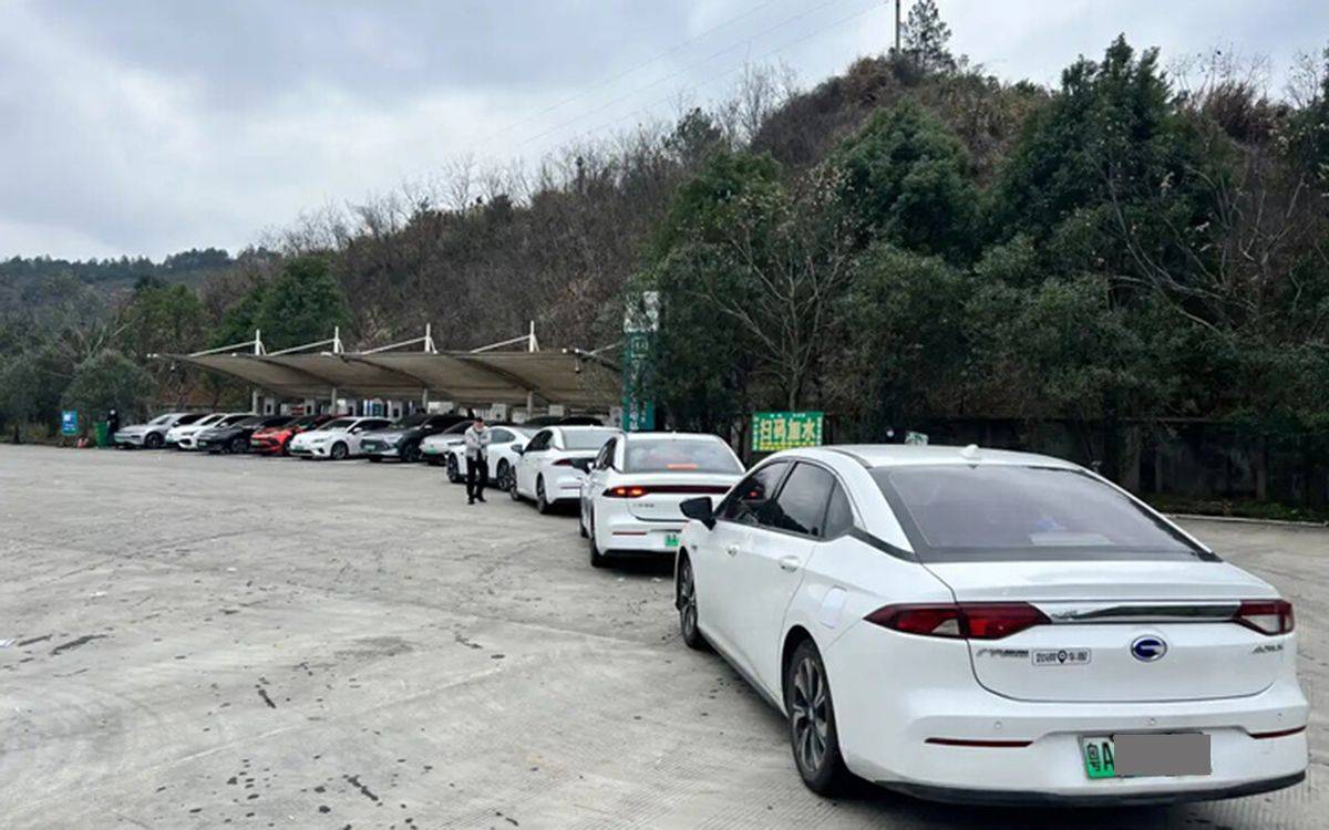 多地充电站禁止插混车型充电!网友:该禁的不是充电,而是乱停车 多地充电站禁止插混车型充电!网友:该禁的不是充电,而是乱停车