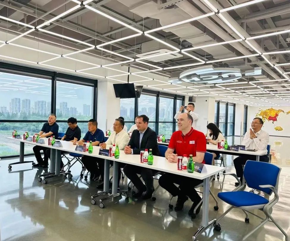 “走进福斯,与福斯同行”——福斯中国与常熟纺机签署长期战略合作伙伴协议 “走进福斯,与福斯同行”——福斯中国与常熟纺机签署长期战略合作伙伴协议