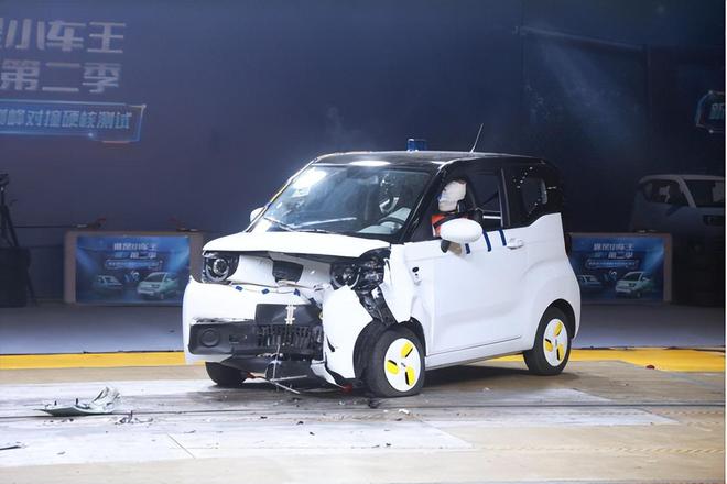 小车对撞!某冰淇淋VS某MINI EV谁是小车王? 小车对撞!某冰淇淋VS某MINI EV谁是小车王?
