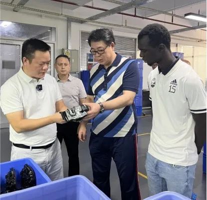 追寻美好生活 - 高亚麟老师走进东莞雅音体验YAGU雅固智能电吸门 追寻美好生活 - 高亚麟老师走进东莞雅音体验YAGU雅固智能电吸门