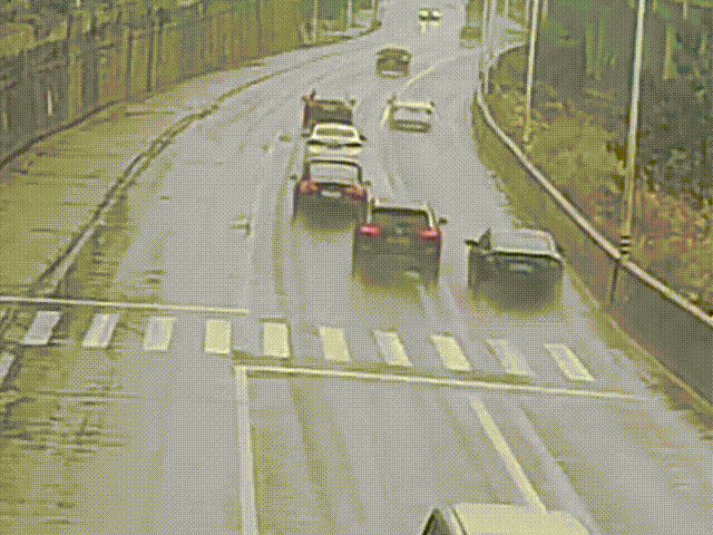 暴雨天出行，怎么保障行车安全？