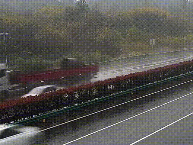 暴雨天出行，怎么保障行车安全？