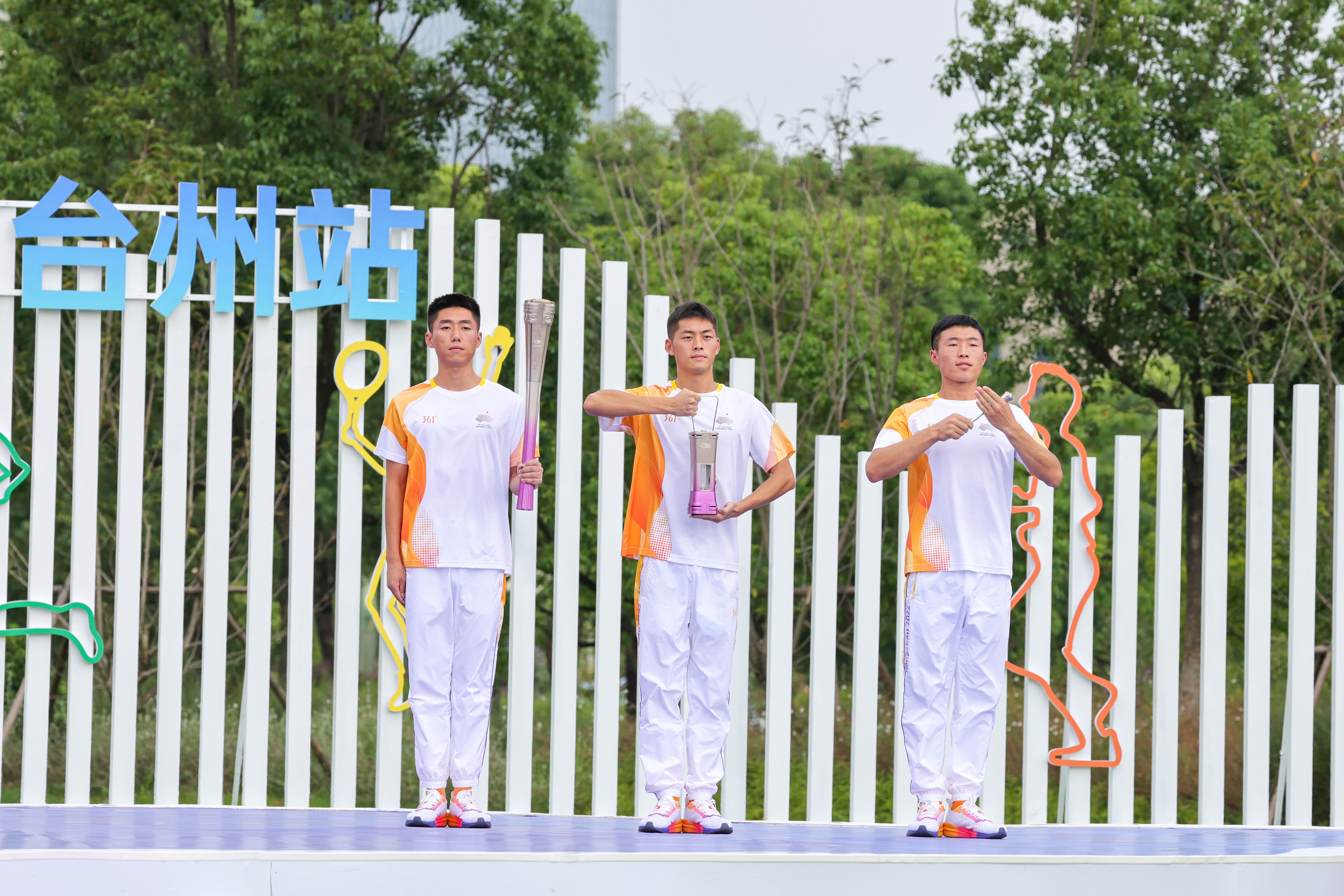 标榜荣耀 | 标榜公司董事长邹尚宏,参加第19届杭州亚运会火炬传递 标榜荣耀 | 标榜公司董事长邹尚宏,参加第19届杭州亚运会火炬传递