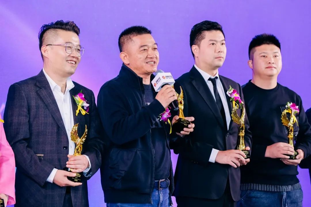 恭喜JEM吉膜荣获“2023年度车衣车膜影响力品牌” 恭喜JEM吉膜荣获“2023年度车衣车膜影响力品牌”