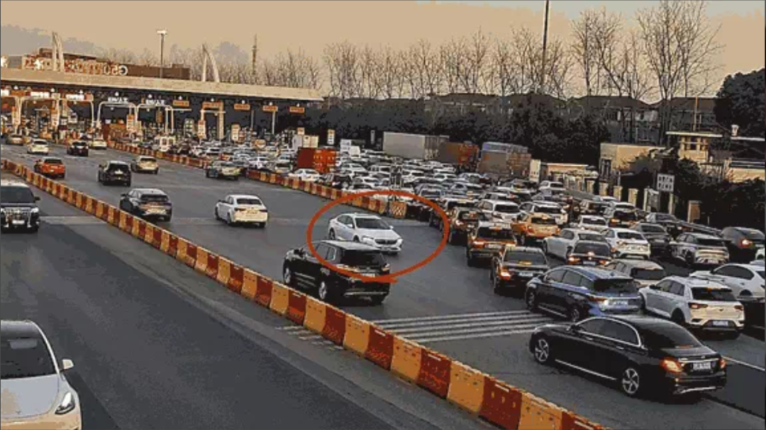 过年回家在高速开车,这几种情况你是否遇到过? 过年回家在高速开车,这几种情况你是否遇到过?