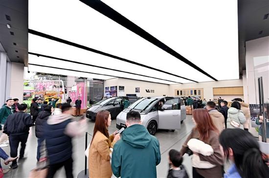 理想MEGA已抵达全国351家零售中心 理想MEGA已抵达全国351家零售中心