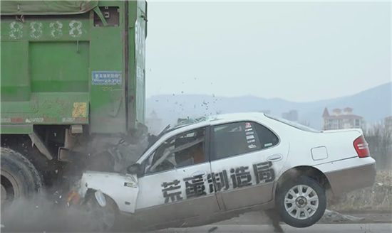 高速路遇紧急情况该踩死刹车还是点刹 高速路遇紧急情况该踩死刹车还是点刹
