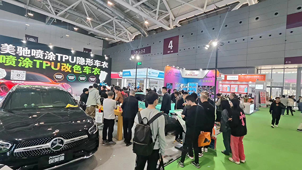 保美驰TPU喷涂车衣亮相汽车改装展,引领行业新风尚 保美驰TPU喷涂车衣亮相汽车改装展,引领行业新风尚