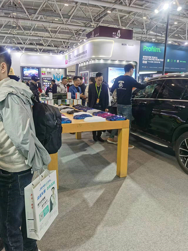 保美驰TPU喷涂车衣亮相汽车改装展,引领行业新风尚 保美驰TPU喷涂车衣亮相汽车改装展,引领行业新风尚