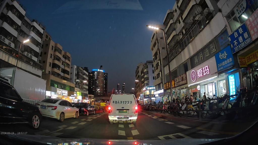 夜间行车更安心:探索黑光全彩技术的强大力量 夜间行车更安心:探索黑光全彩技术的强大力量