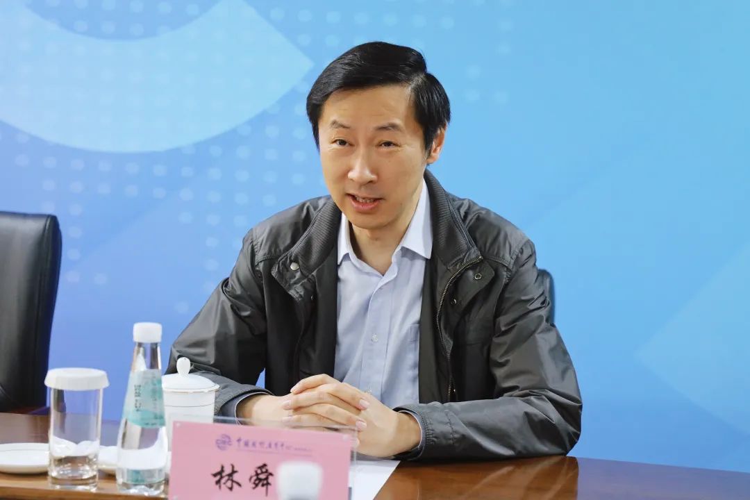 中机国际董事长夏闻迪与中展集团党委书记、董事长交流会谈 中机国际董事长夏闻迪与中展集团党委书记、董事长交流会谈