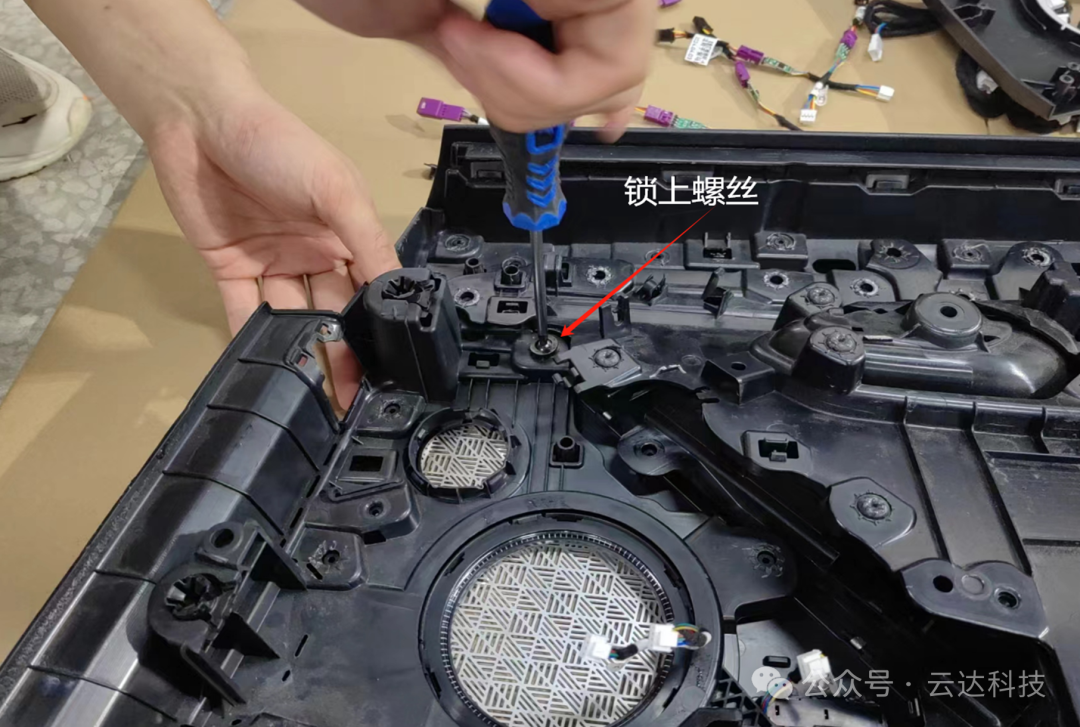 宝马新5系G68发光盖板安装说明书