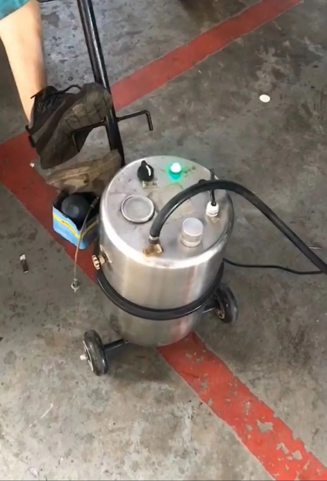 以旧换新|安全出行-刹车油更换机 以旧换新|安全出行-刹车油更换机