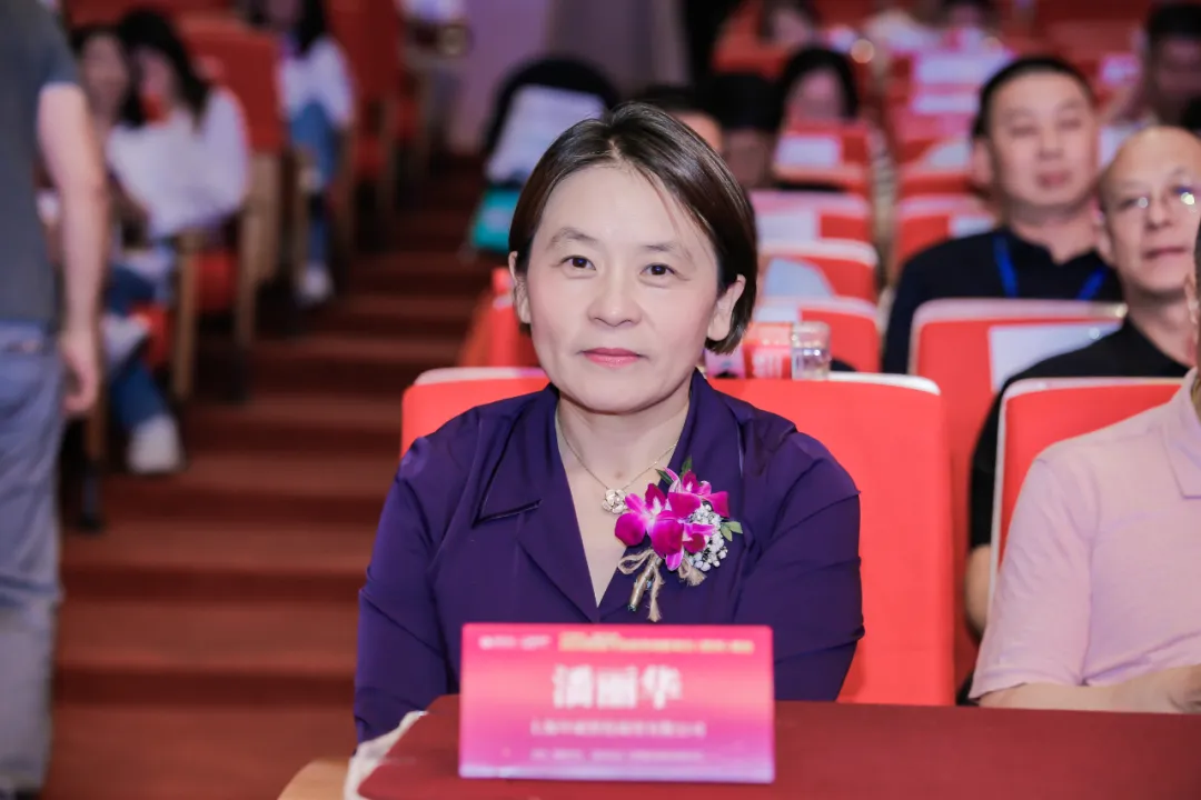 中威车饰董事长潘丽华女士分享《传统渠道的经营变革》 中威车饰董事长潘丽华女士分享《传统渠道的经营变革》