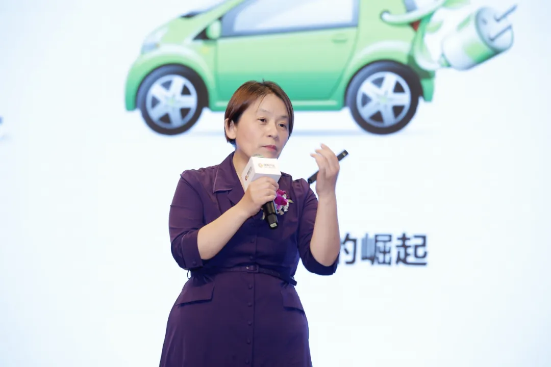 中威车饰董事长潘丽华女士分享《传统渠道的经营变革》 中威车饰董事长潘丽华女士分享《传统渠道的经营变革》