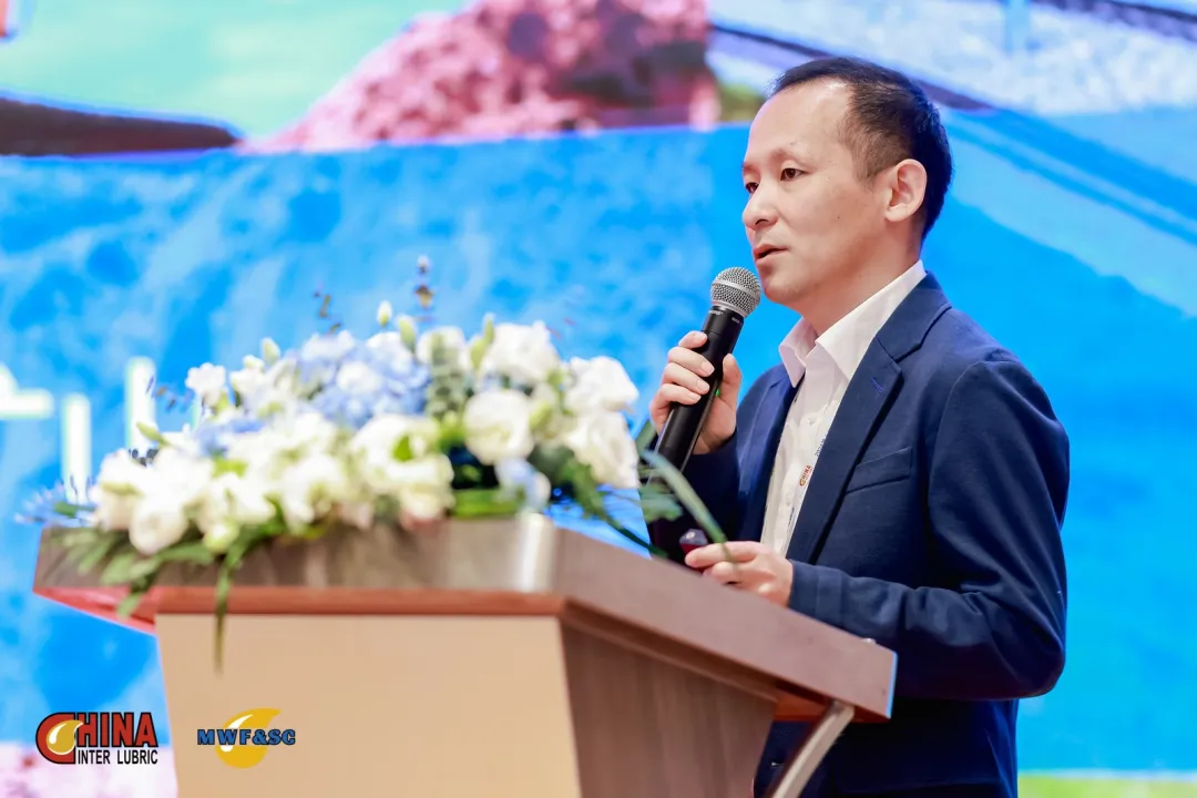 福斯亮相第十四届中国国际润滑油品产业发展高峰论坛,共同推动行业创新发展 福斯亮相第十四届中国国际润滑油品产业发展高峰论坛,共同推动行业创新发展