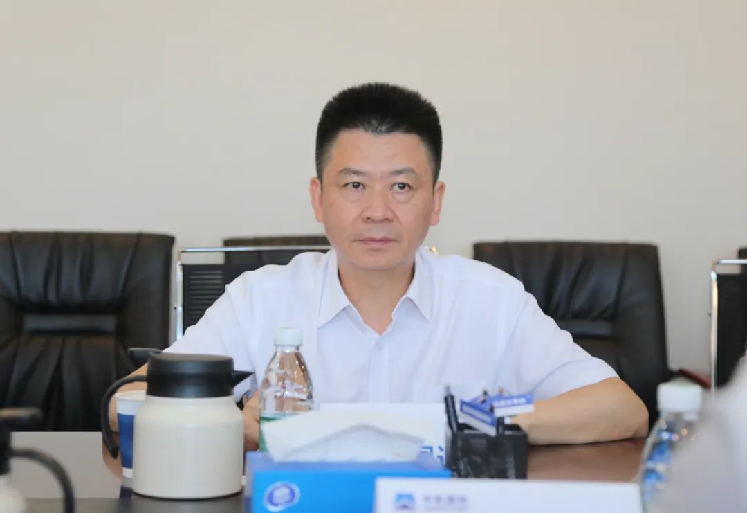 夏闻迪董事长会见中国汽车工业协会副总工程师许海东一行 夏闻迪董事长会见中国汽车工业协会副总工程师许海东一行