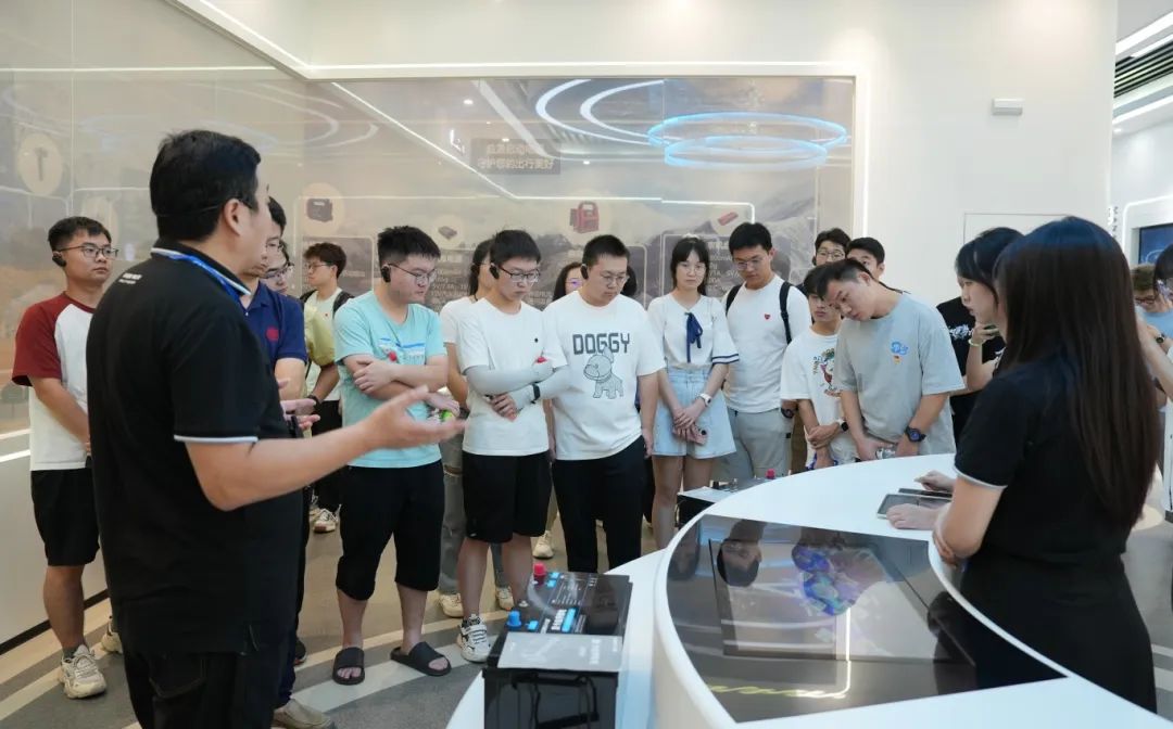 校企交流丨北京大学深圳研究生院师生探访卡儿酷 校企交流丨北京大学深圳研究生院师生探访卡儿酷