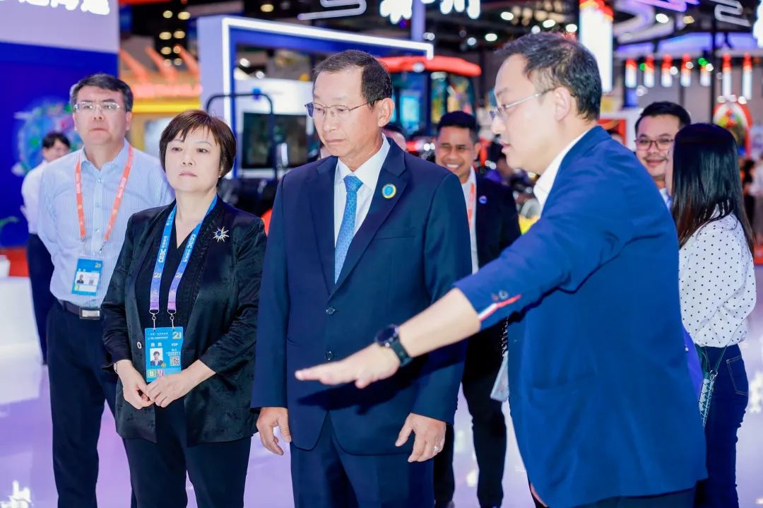 夏闻迪董事长一行陪同国机集团党委书记、董事长张晓仑参加第21届“东博会”相关活动 夏闻迪董事长一行陪同国机集团党委书记、董事长张晓仑参加第21届“东博会”相关活动