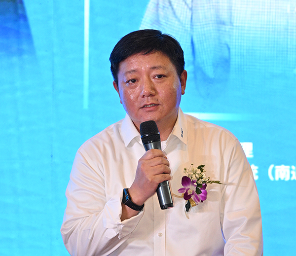 新能源汽车浪潮下的零部件产业:探索机遇,迎接挑战 新能源汽车浪潮下的零部件产业:探索机遇,迎接挑战