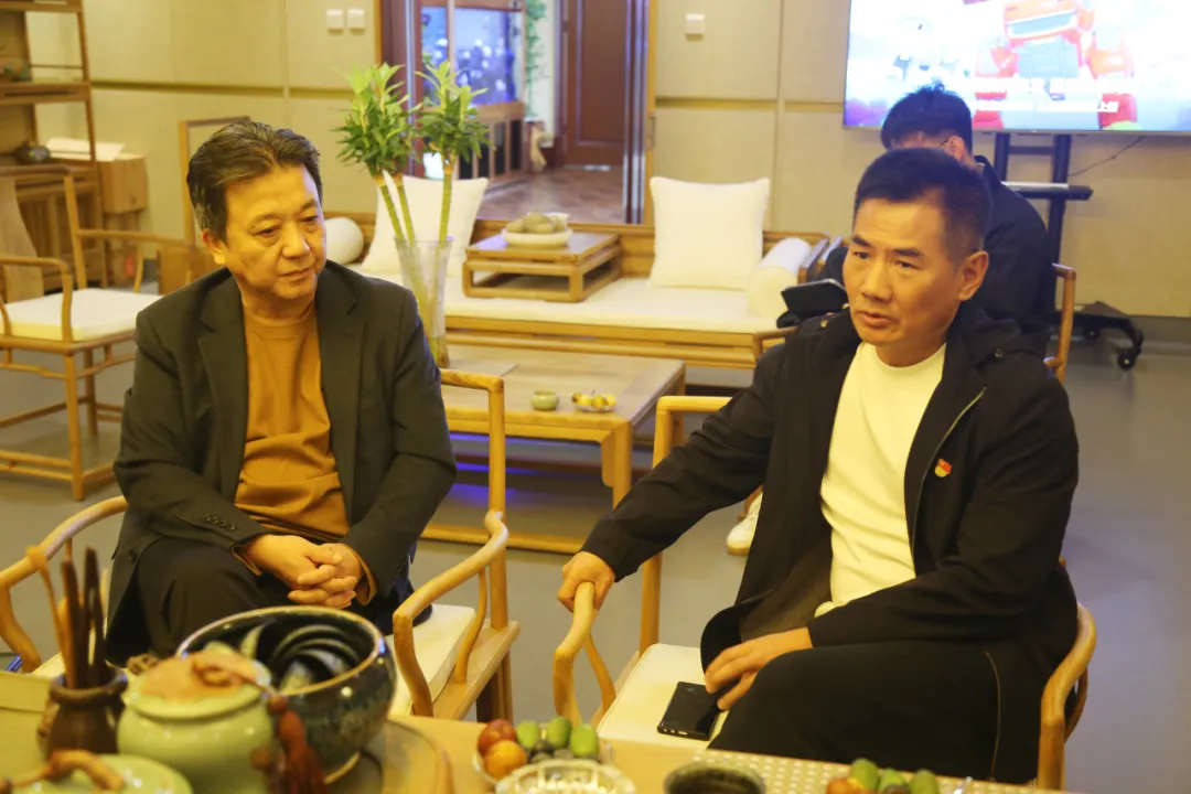 中国汽车流通协会及宁德时代、时代智慧等领导一行到五方天雅进行交流考察! 中国汽车流通协会及宁德时代、时代智慧等领导一行到五方天雅进行交流考察!