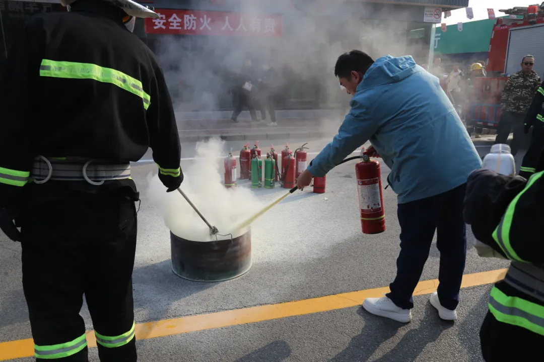 五方天雅开展2024年度119消防宣传月启动仪式——暨消防演习圆满成功! 五方天雅开展2024年度119消防宣传月启动仪式——暨消防演习圆满成功!