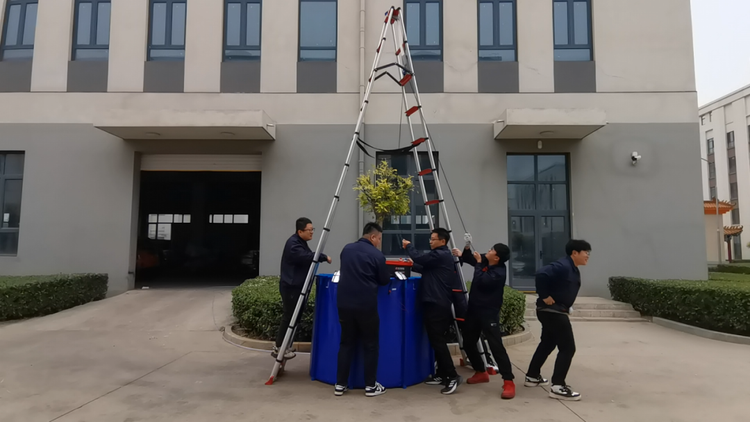 澎龙锂电IP67级防水性能大考验:深水浸泡30分钟依旧强劲! 澎龙锂电IP67级防水性能大考验:深水浸泡30分钟依旧强劲!