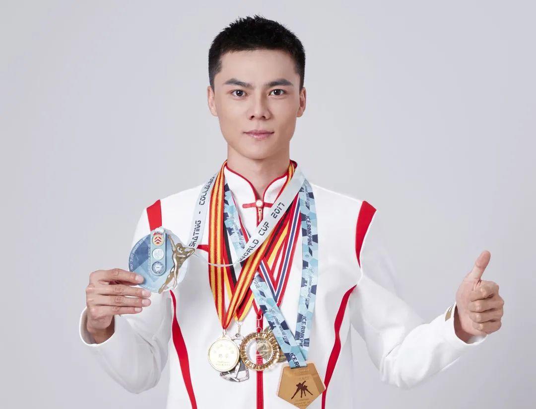 世界冠军金亚男代言澎龙锂电——冠军之选,金牌性能 ! 世界冠军金亚男代言澎龙锂电——冠军之选,金牌性能 !
